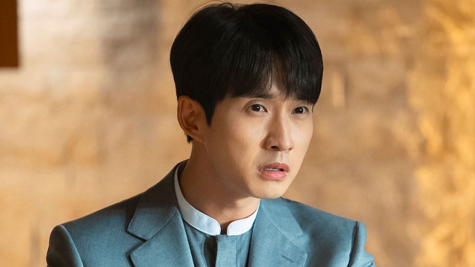 Ryu Deok-hwan as Pastor in Heavenly Ever After (Image via Instagram/@jtbcdrama)